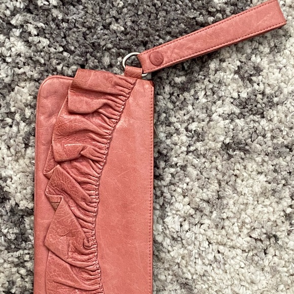 💕HOBO International Leather Wristlet Clutch - Picture 2 of 5